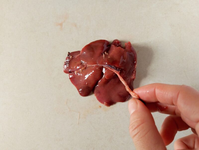 Cutting off veins from chicken livers
