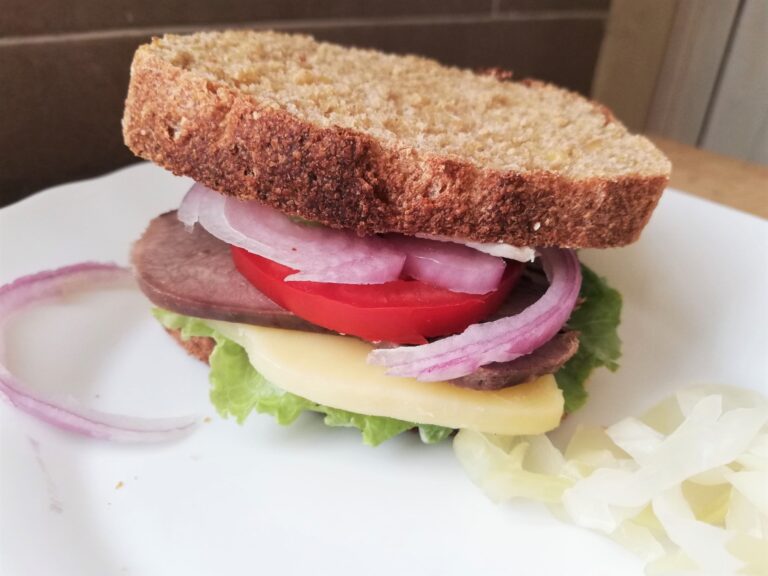 How to cook beef tongue: beef tongue sandwich on a plate