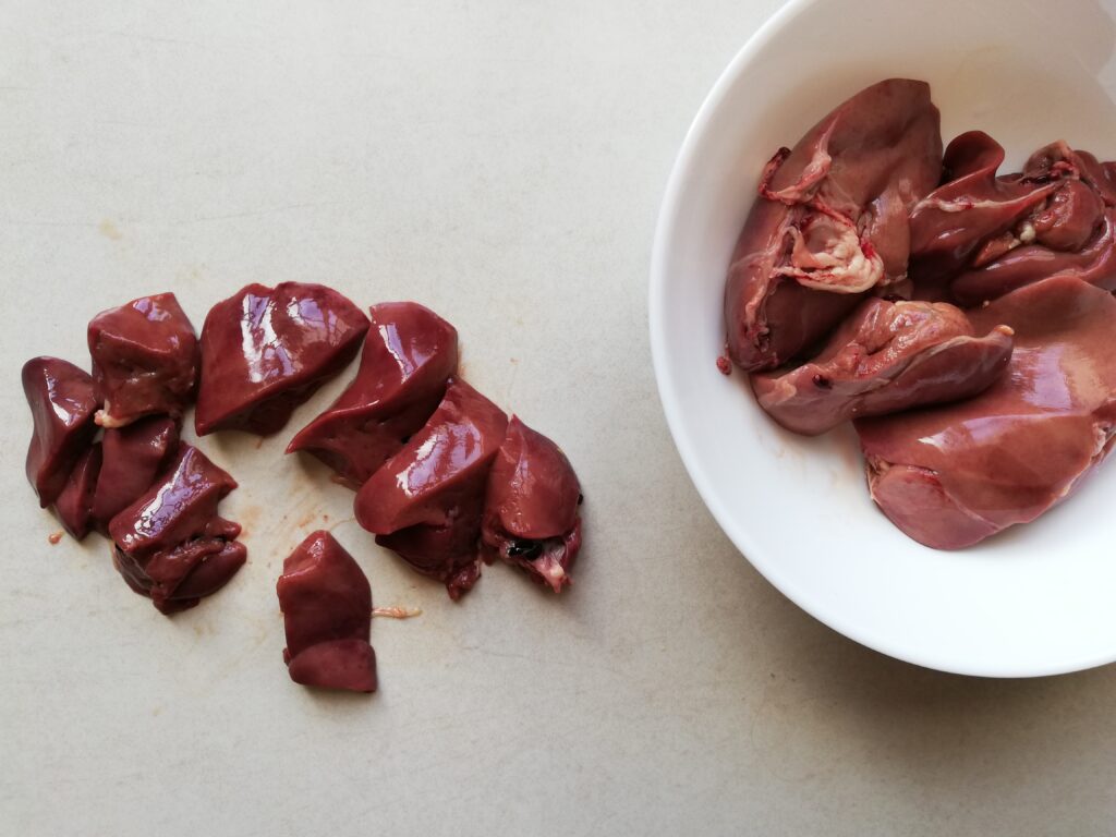 Slicing chicken livers into pieces