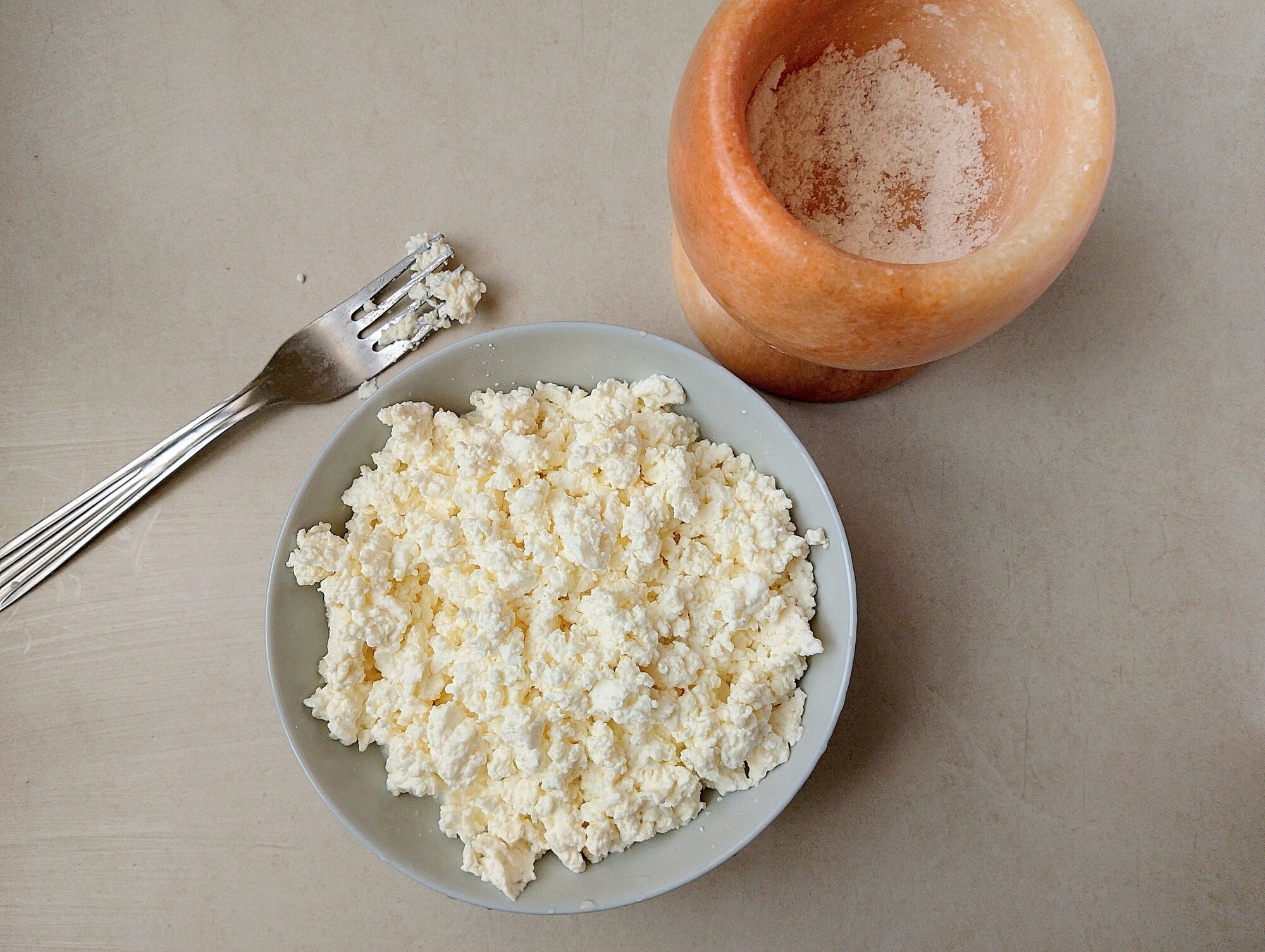 Adding salt to quark cheese in bowl