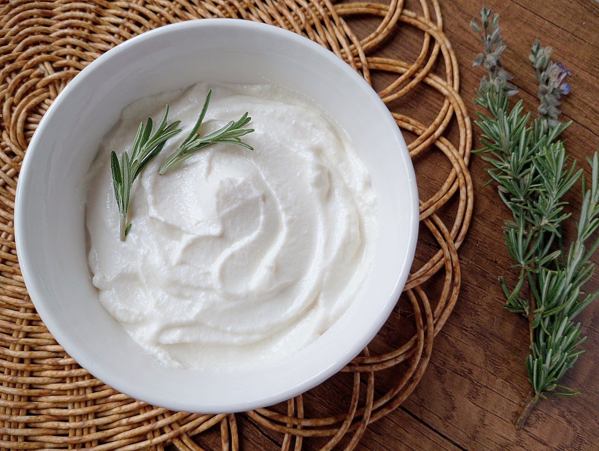 How to make ricotta from whey: whey ricotta cheese in a bowl