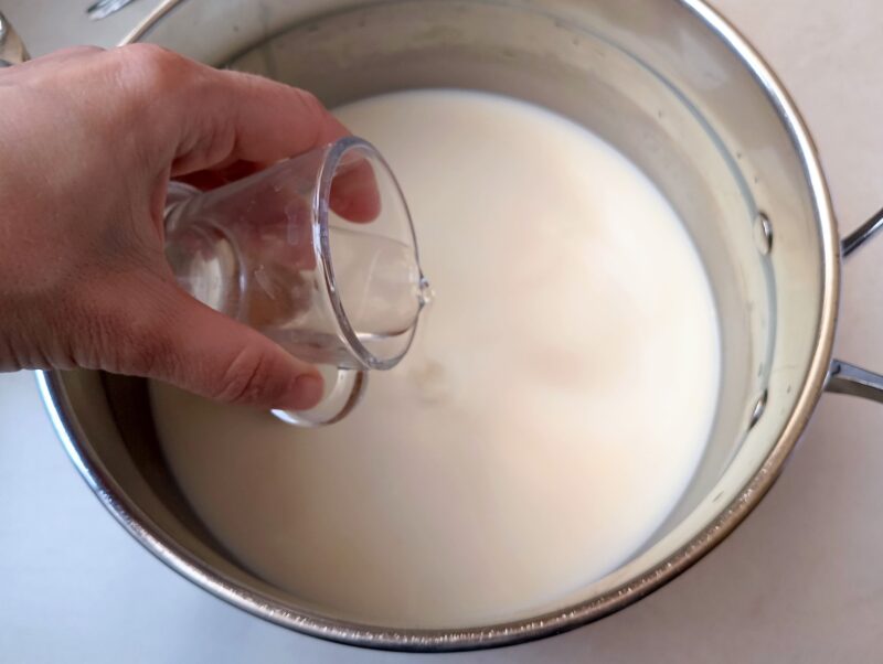 Adding liquid rennet to milk